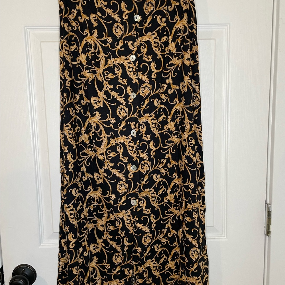 Elegant Black and Gold Patterned Skirt